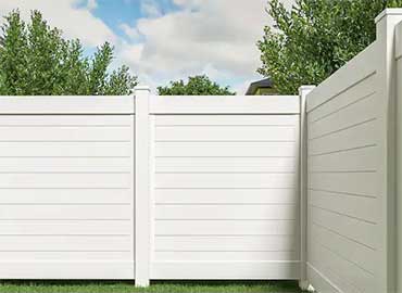 Horizontal-White-Vinyl-Fence